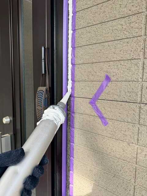 玄関脇の打設作業